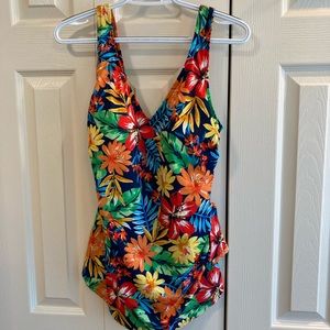 Like New Women’s  Catalina One Piece Swimsuit Size 1X 16W